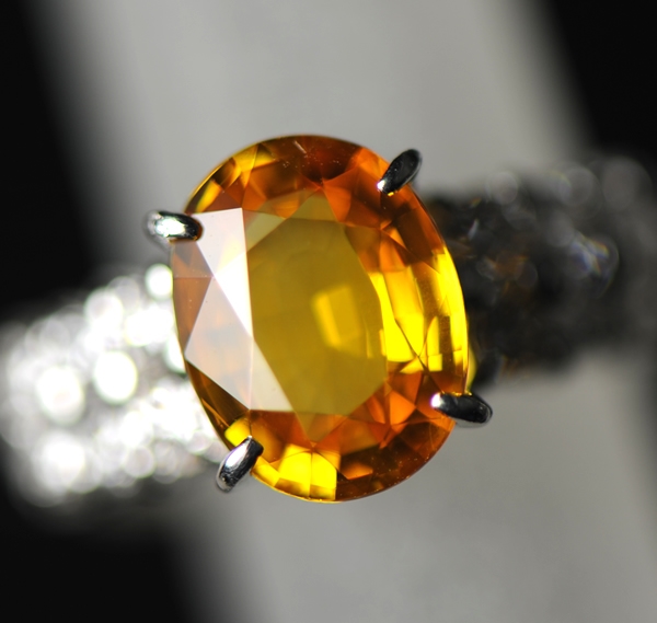 [写真]ゴールデンサファイア2.98ct ダイヤモンド計0.65ct プラチナ900 リング【買取相場】