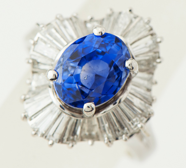[写真]非加熱ブルーサファイア3.97ct ダイヤ計1.50ct プラチナ900 リング【買取相場】