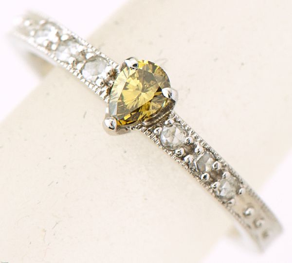 [写真]天然イエローダイヤモンド0.2ct ダイヤモンド計0.07ct K18WG リング【買取相場】