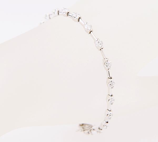[写真]デビアス LINE ダイヤモンド計2.50ct K18WG ブレスレット【買取相場】