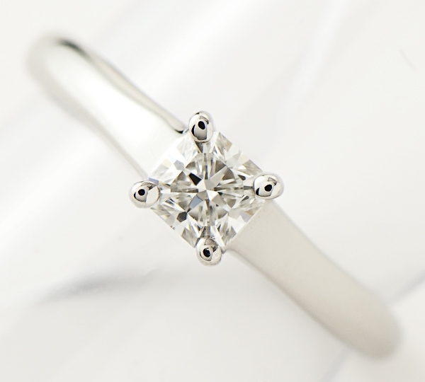 [写真]ティファニー ルシダ ダイヤモンド0.27ct プラチナ リング【買取相場】
