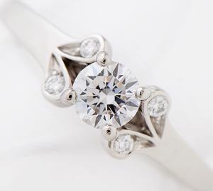 [写真]カルティエ バレリーナ ダイヤ0.30ct D-VS1-3EX プラチナ リング #47【買取相場】