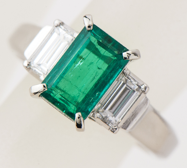 [写真]エメラルド 2.09ct ダイヤモンド計0.65ct プラチナ リング【買取相場】
