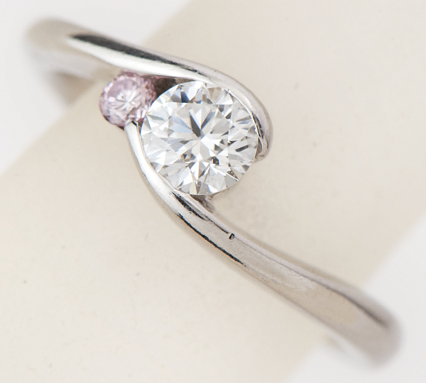 [写真]ダイヤモンド0.330ct E-VS1-3EX ピンクダイヤ0.05ct プラチナ リング【買取相場】