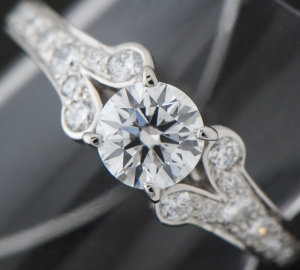 [写真]カルティエ バレリーナ ダイヤモンド0.53ct D-VVS2 パヴェ プラチナ リング【買取相場】 