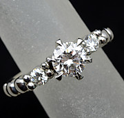 [写真]ダイヤモンド0.41ct メレダイヤモンド0.10ct プラチナ900 リング【買取相場】
