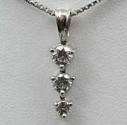 [写真]ダイヤモンド計0.56ct プラチナ900/850 ネックレス【買取相場】